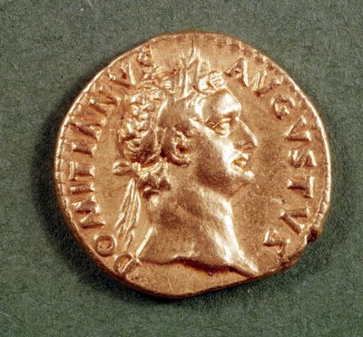 Aureus (anverso) de Domiciano (AD 81-96) con una corona de laurel. Inscripción: DOMITIANVS AVGVSTVS de Roman